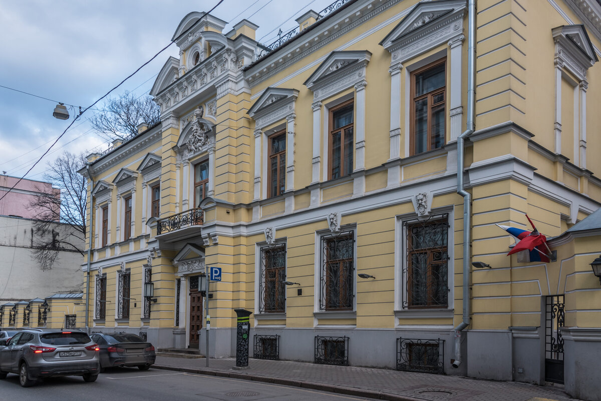 В Леонтьевском переулке. - Владимир Безбородов