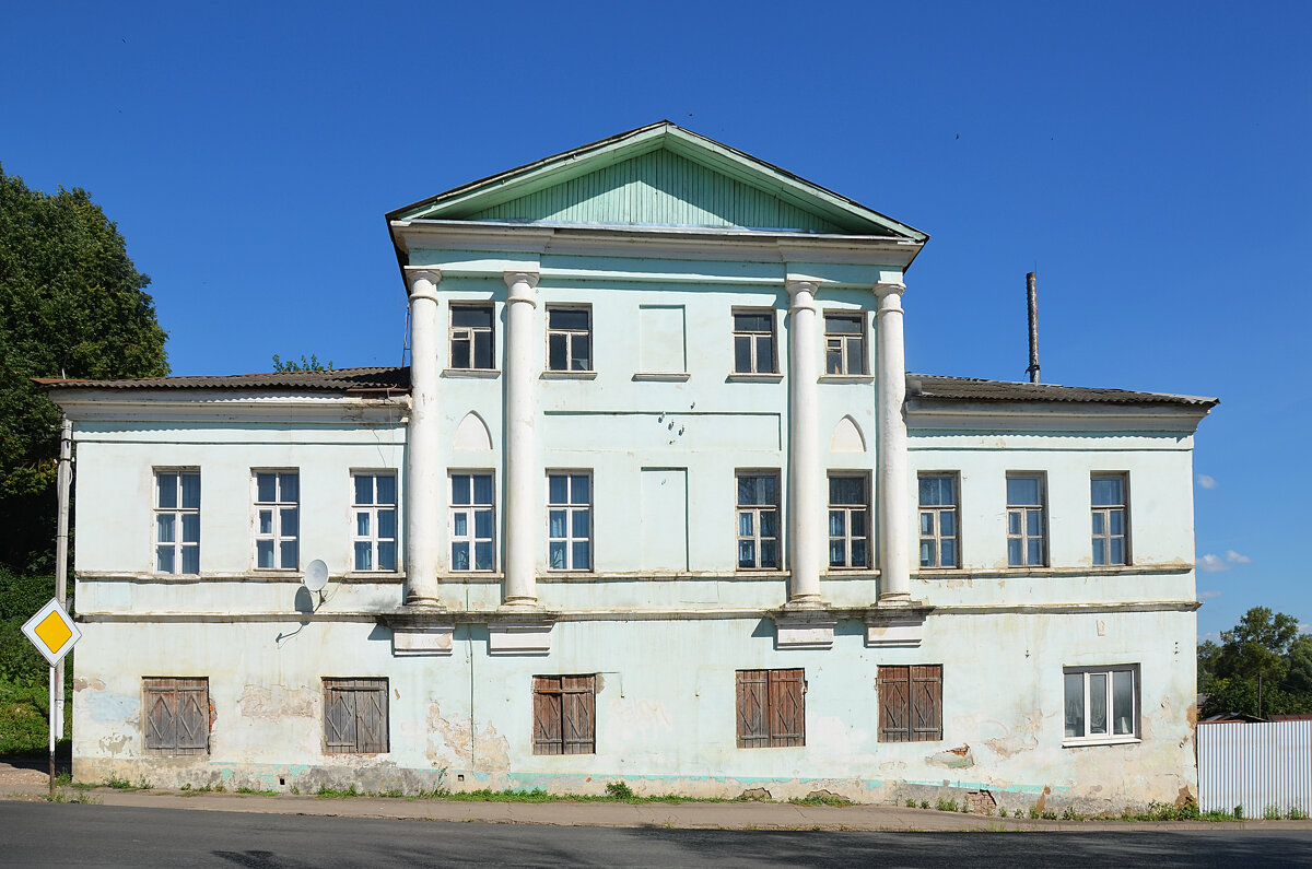 Боровск. По улицам старого города. Бывший дом купца Богомолова. - Наташа *****