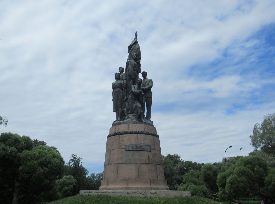 Парк Екатерингоф на Нарвской. Памятник Героям Краснодона - Елена Павлова (Смолова)