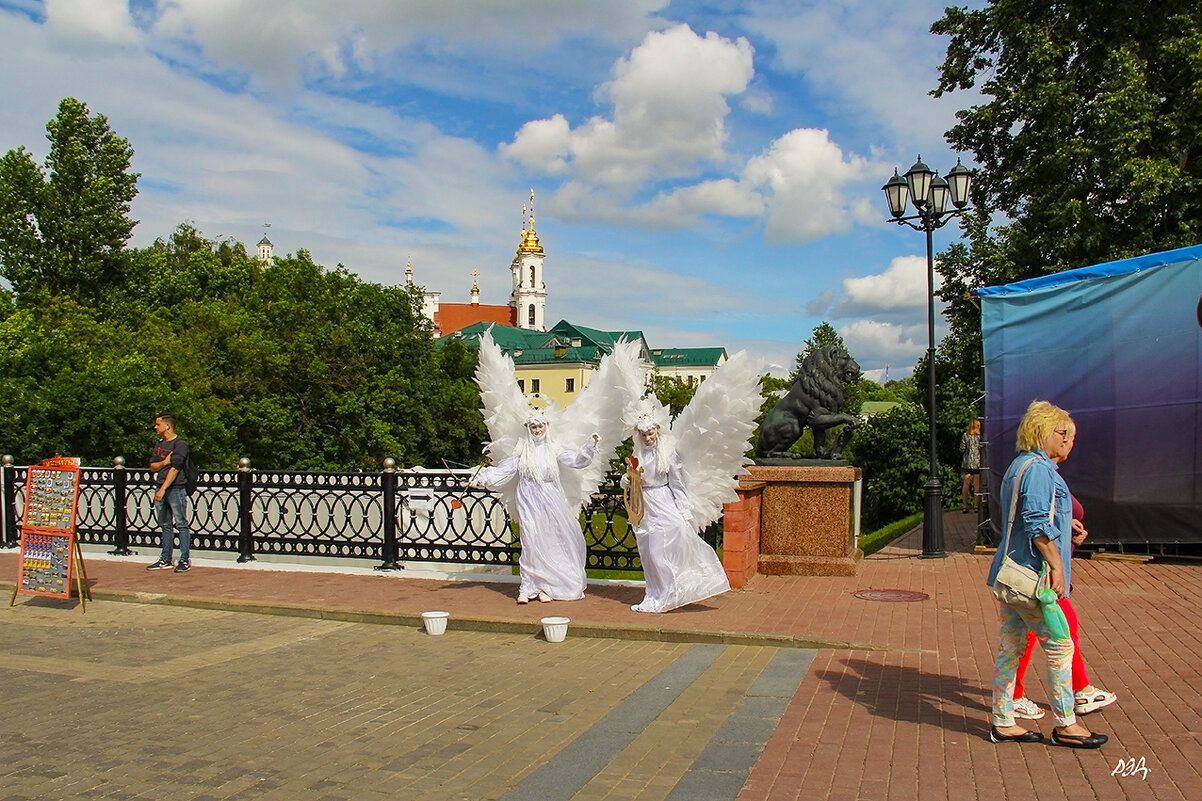 *** - Роланд Дубровский