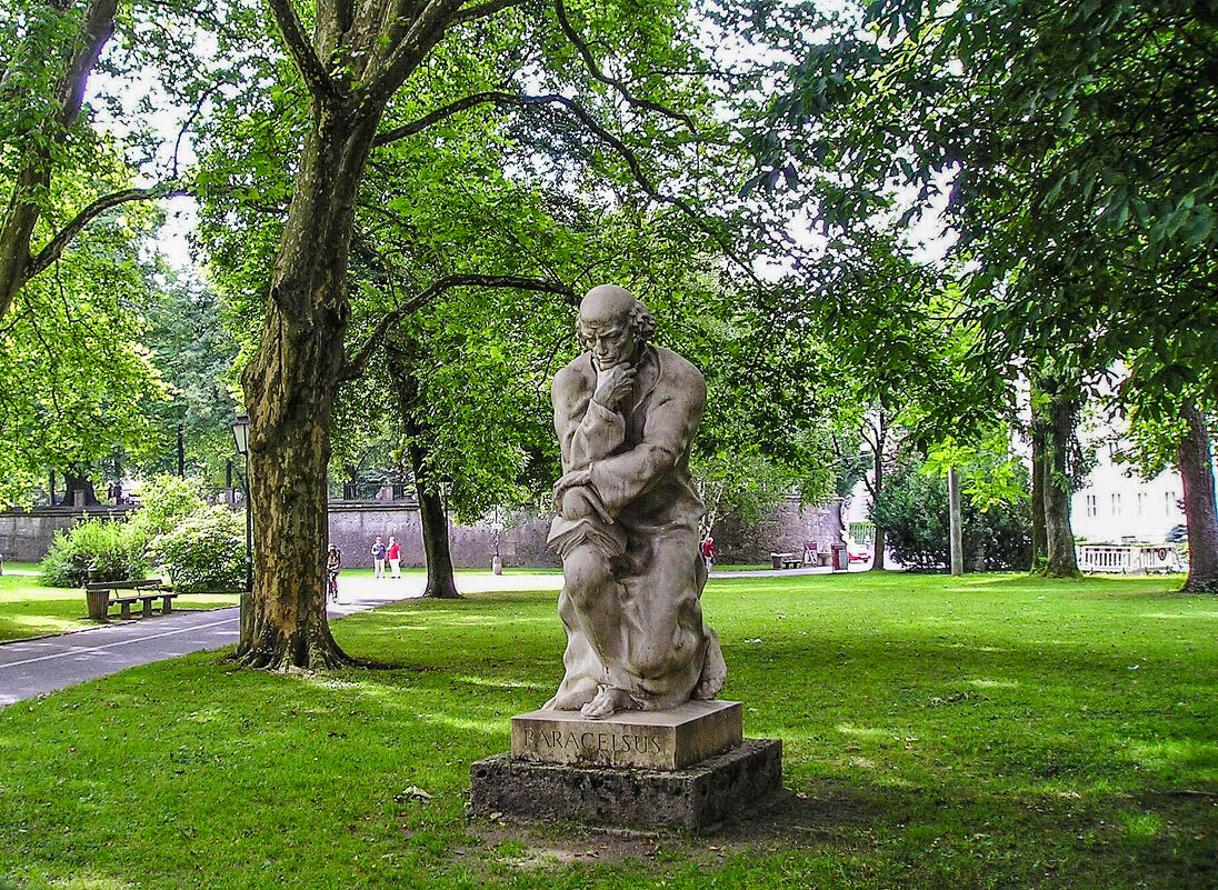 Памятник Теофрасту Парацельсу в Зальцбурге - Eldar Baykiev Памятник Теофрасту Парацельсу в Зальцбурге - Eldar Baykiev