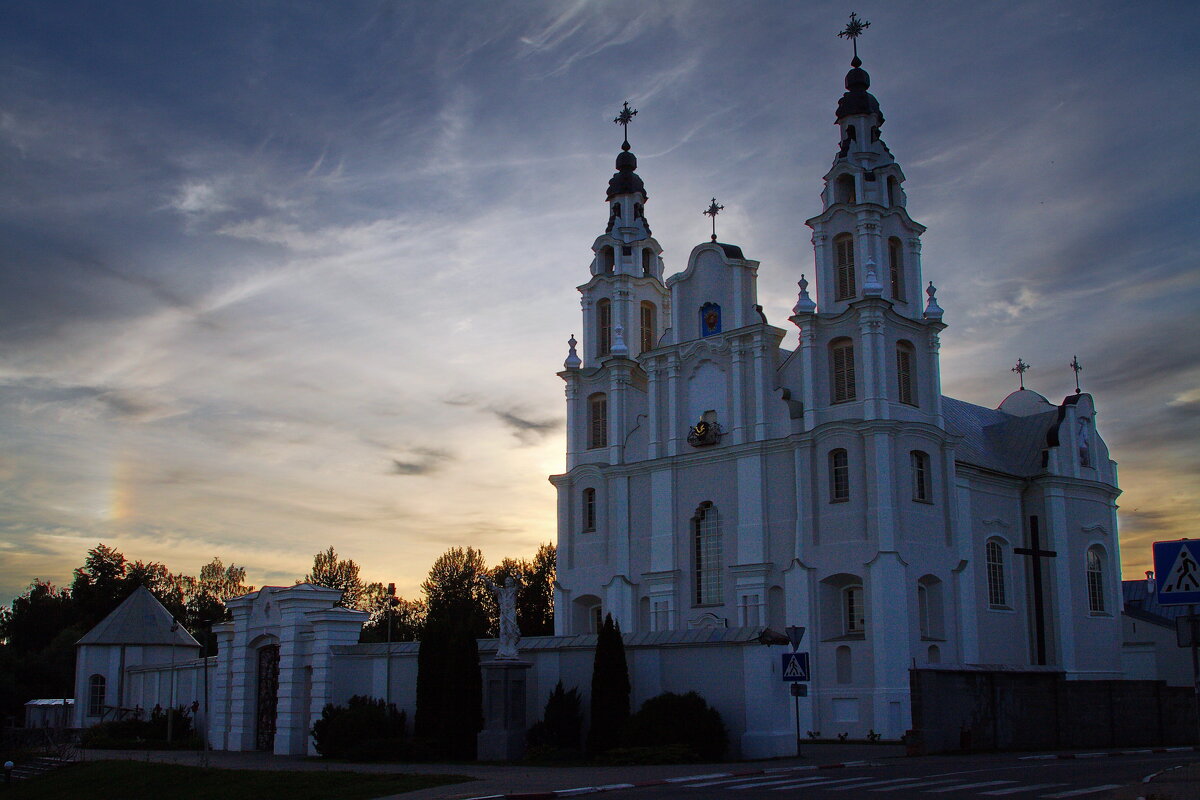 Монастырский Костел на закате - M Marikfoto