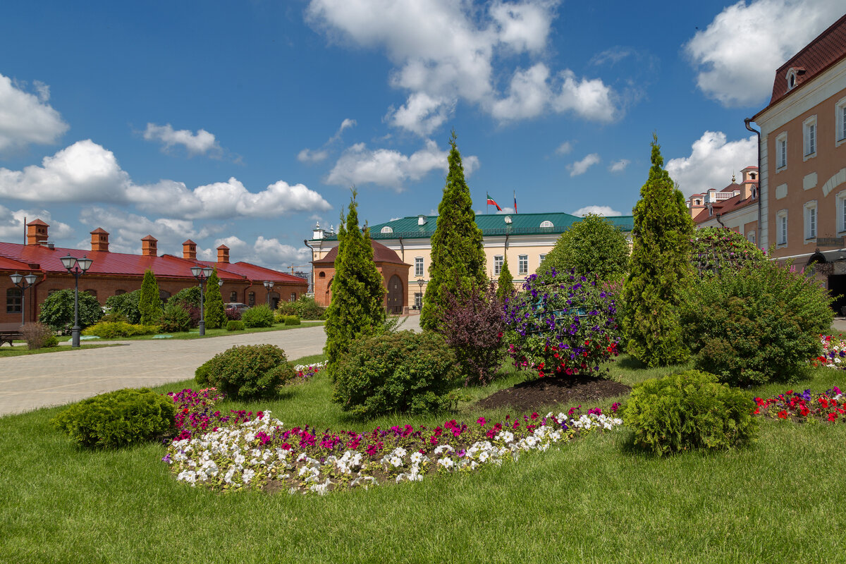 В Пушечном дворе Казанского Кремля. - Анатолий Грачев В Пушечном дворе Казанского Кремля. - Анатолий Грачев