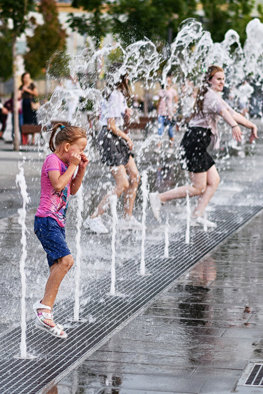 Девочка и фонтан 5 - Valeriy(Валерий) Сергиенко