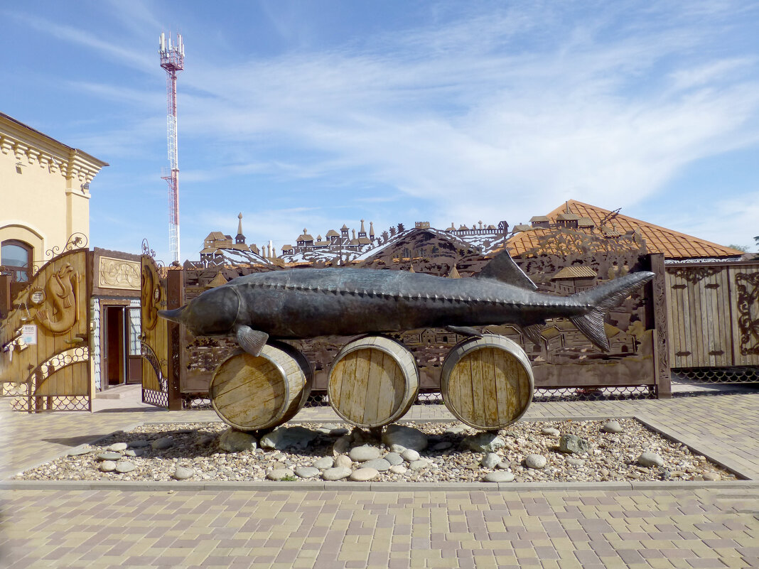 Памятник белуге - Наиля 