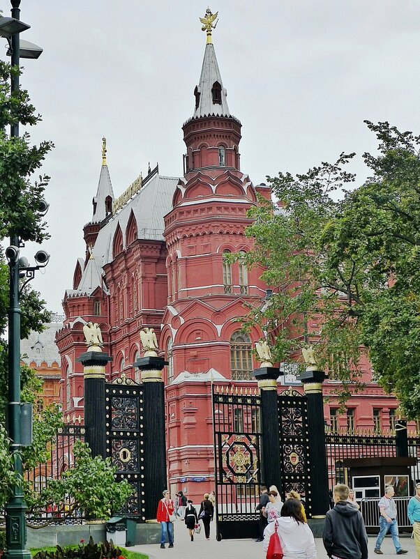 Вид на Исторический музей из Александровского сада - Лидия Бусурина