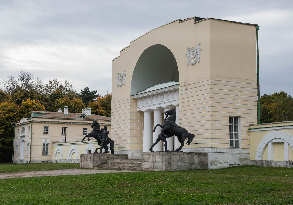 Клодтовы кони в Кузьминках - Сергей Лындин