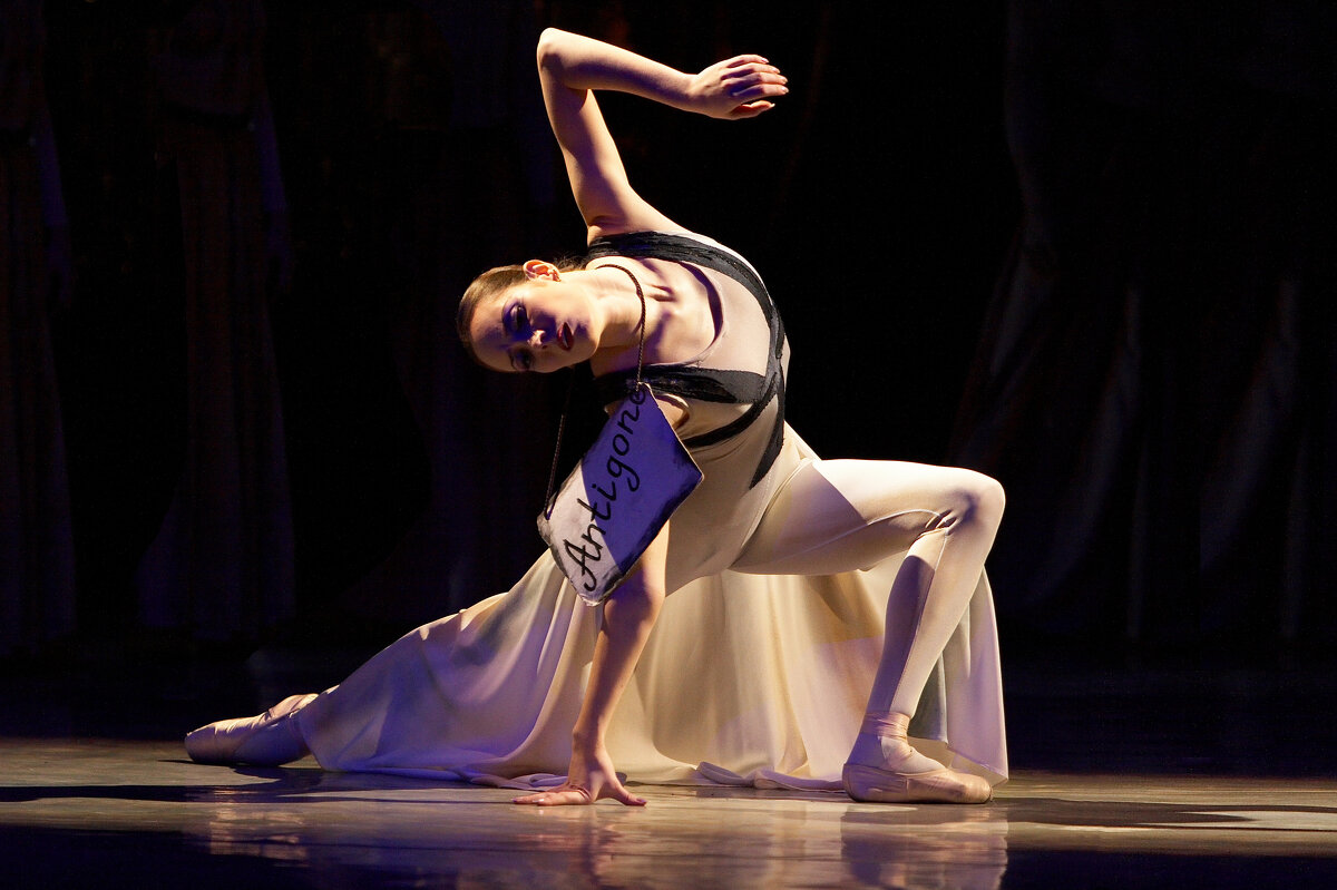 Антигона -Куимова Мария - Александр Васильевич Мищенко