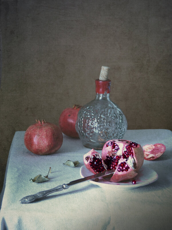 "В красных каплях граната запрятана сладость..." - Наталья Natupans