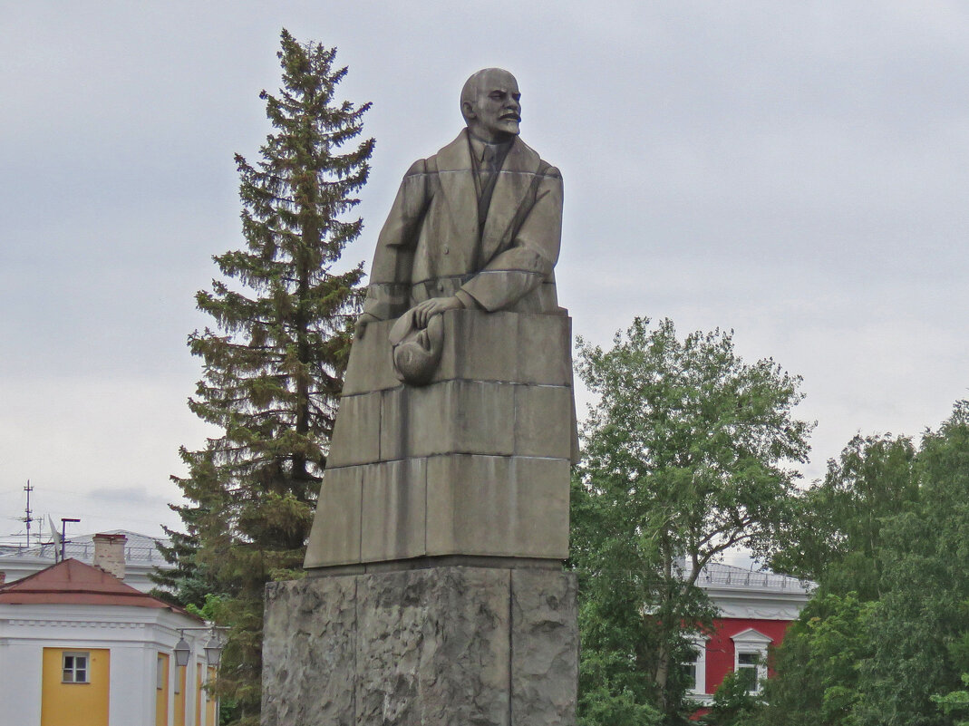 Ленин с шапкой ушанкой - ИРЭН@ .