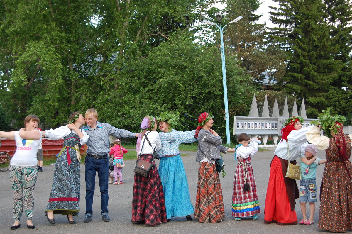 Поцелуи в хороводе - Надежда 