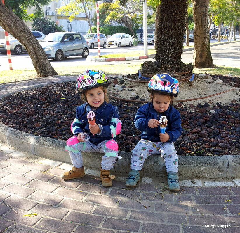 Пора и мороженым полакомиться! - Валерьян Запорожченко Пора и мороженым полакомиться! - Валерьян Запорожченко