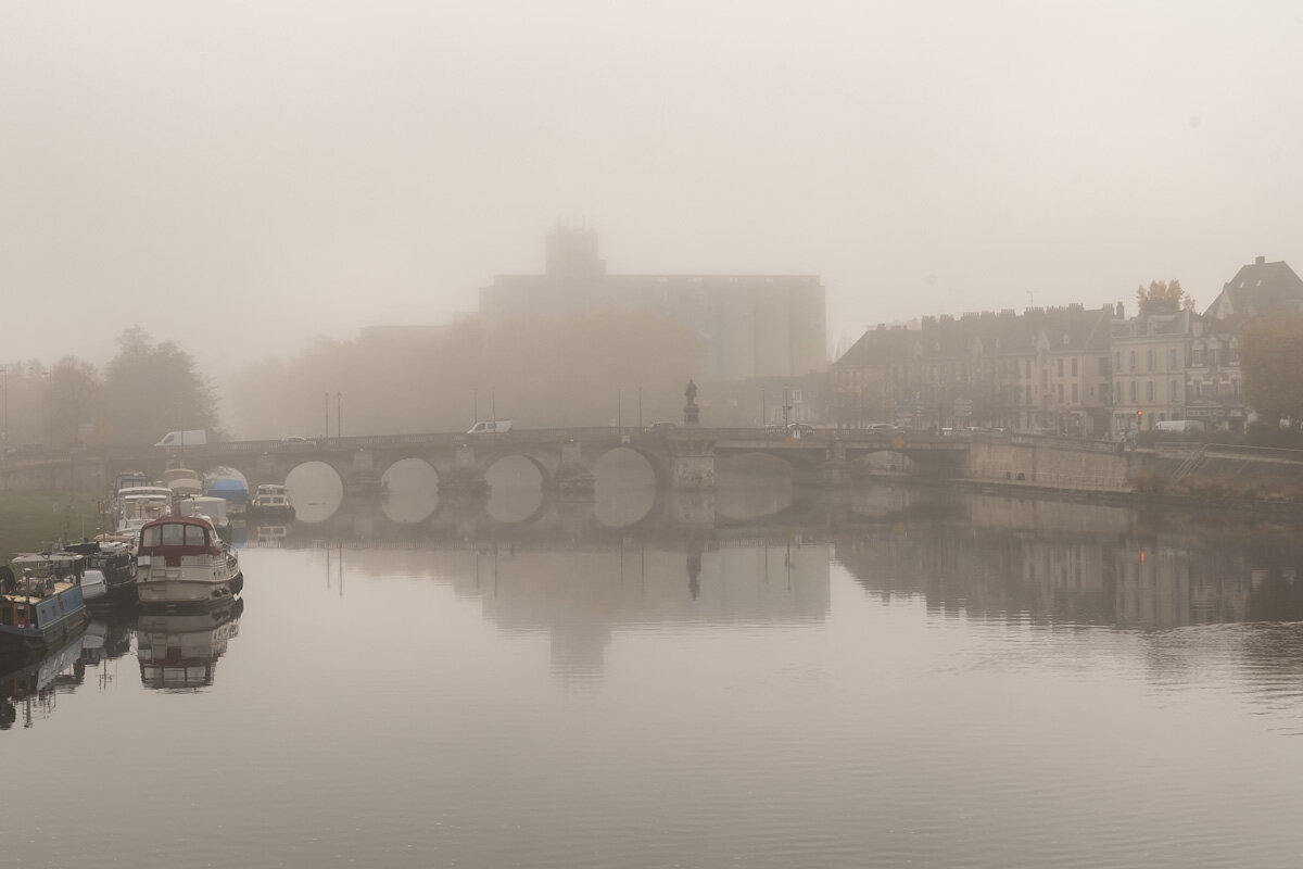 Осер (Auxerre). Река Йонна. Туманное утро. - Надежда Лаптева