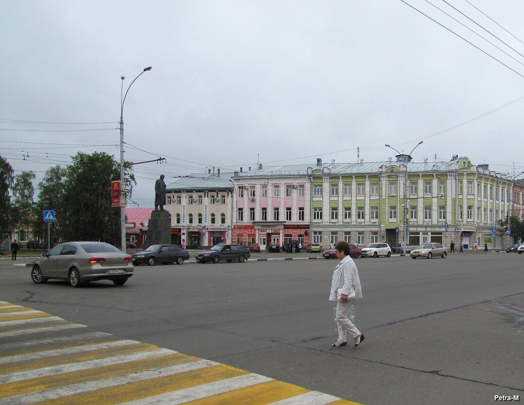 Женщина в белом на площади Ленина - Маргарита 