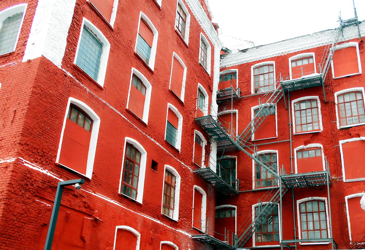 Новая жизнь фабрик - Игорь Чуев Новая жизнь фабрик - Игорь Чуев