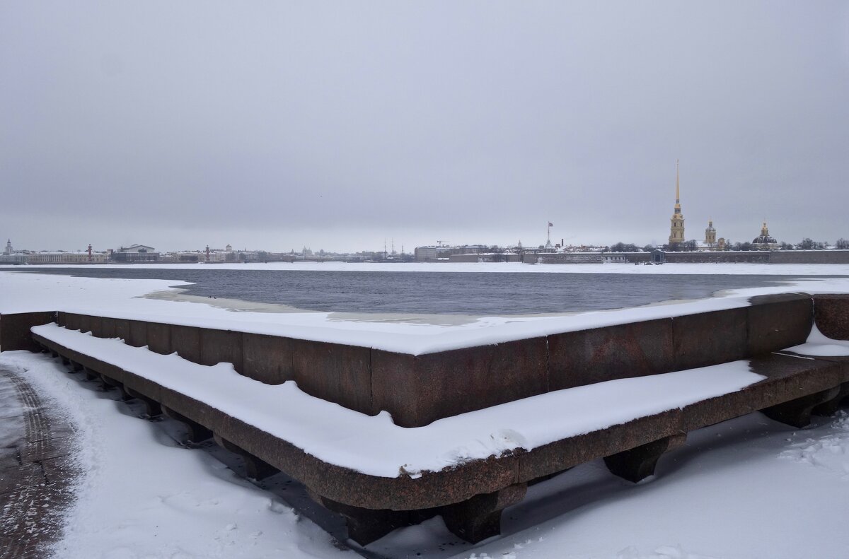 на Дворцовой набережной - Елена на Дворцовой набережной - Елена