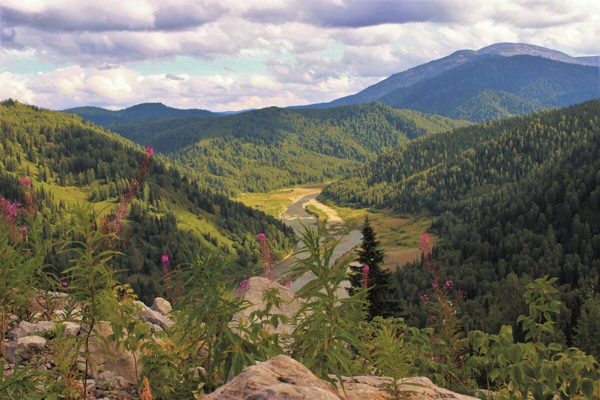 Над речной долиной - Сергей Чиняев 