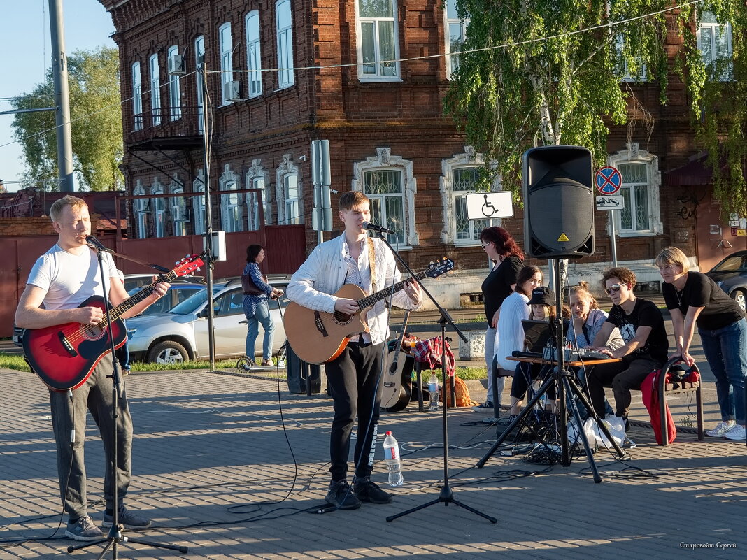 *** - Сергей Старовойт