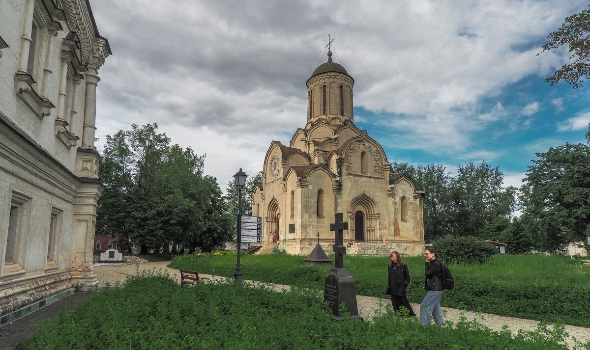 В Спасо-Андронниковом Монастыре - юрий поляков