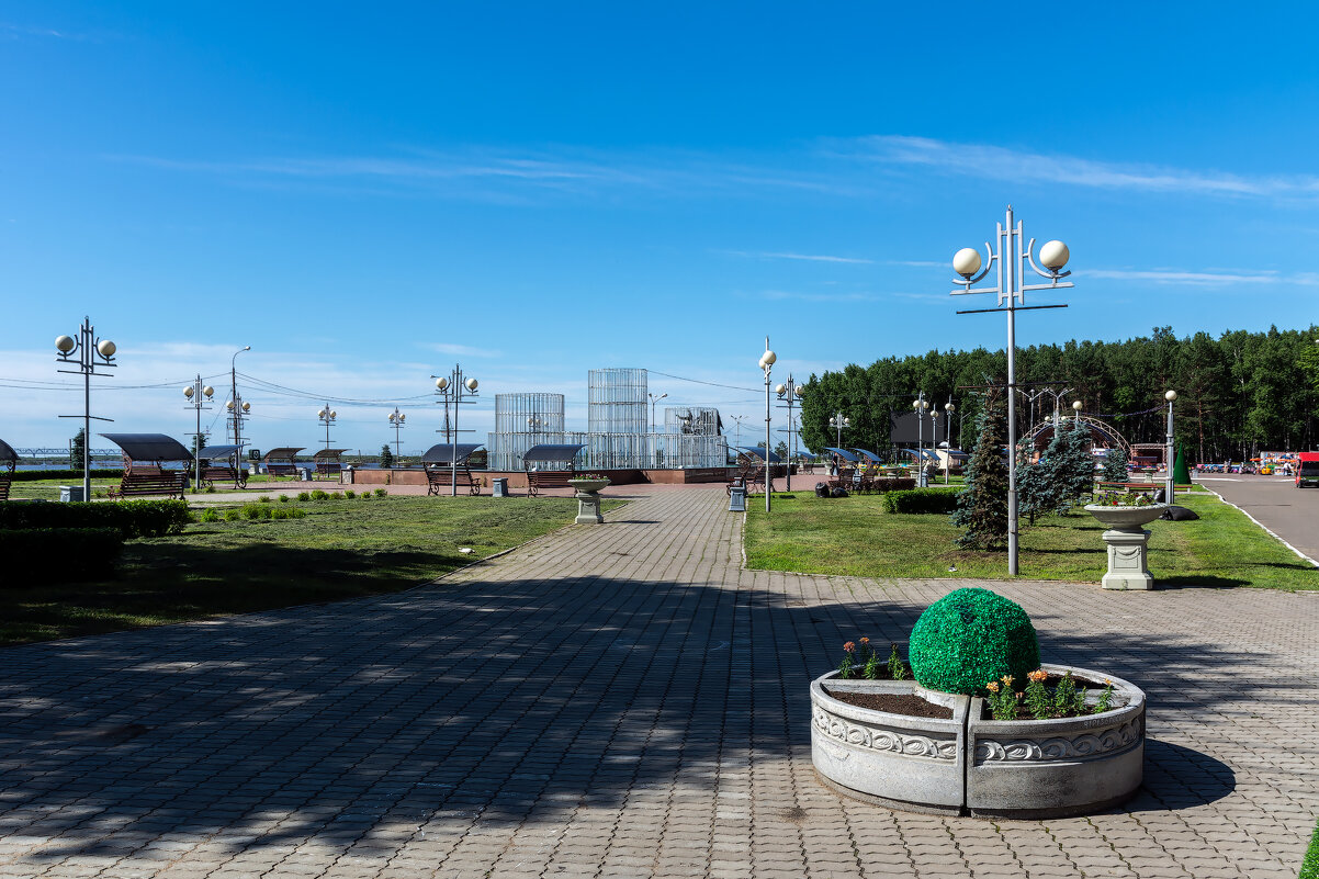 Площадь на набережной у Амура. - Виктор Иванович Чернюк