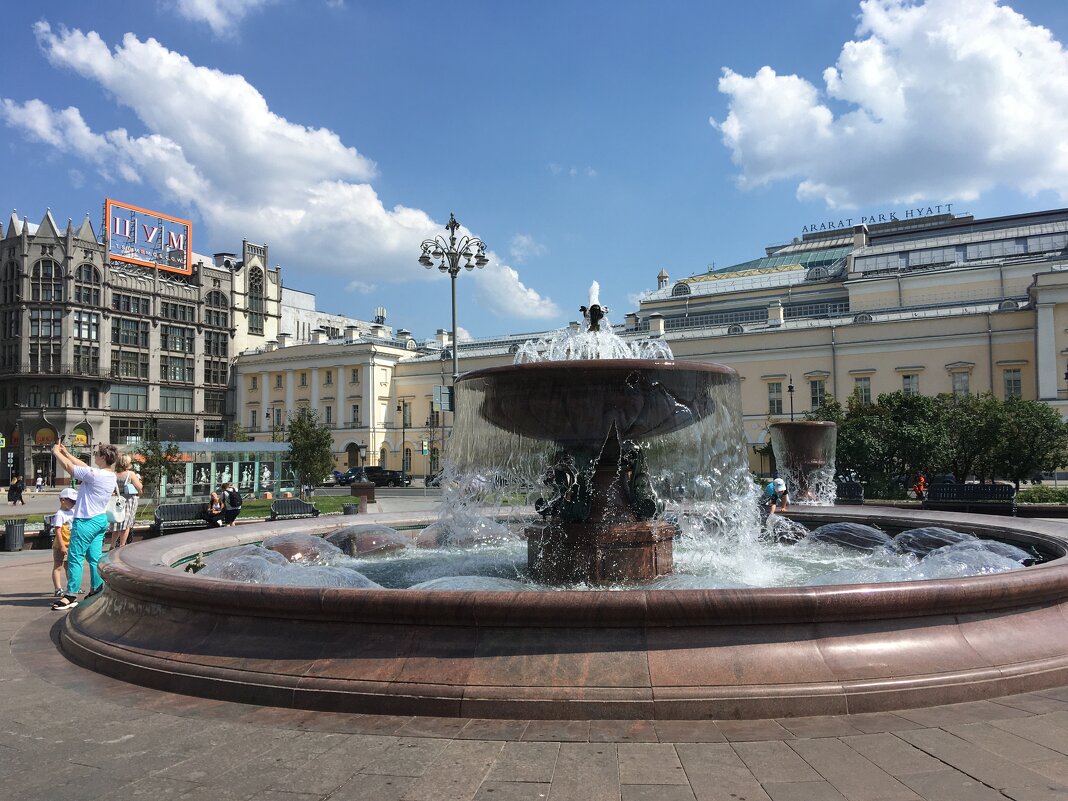 Фонтан на театральной площади Москва - Татьяна 