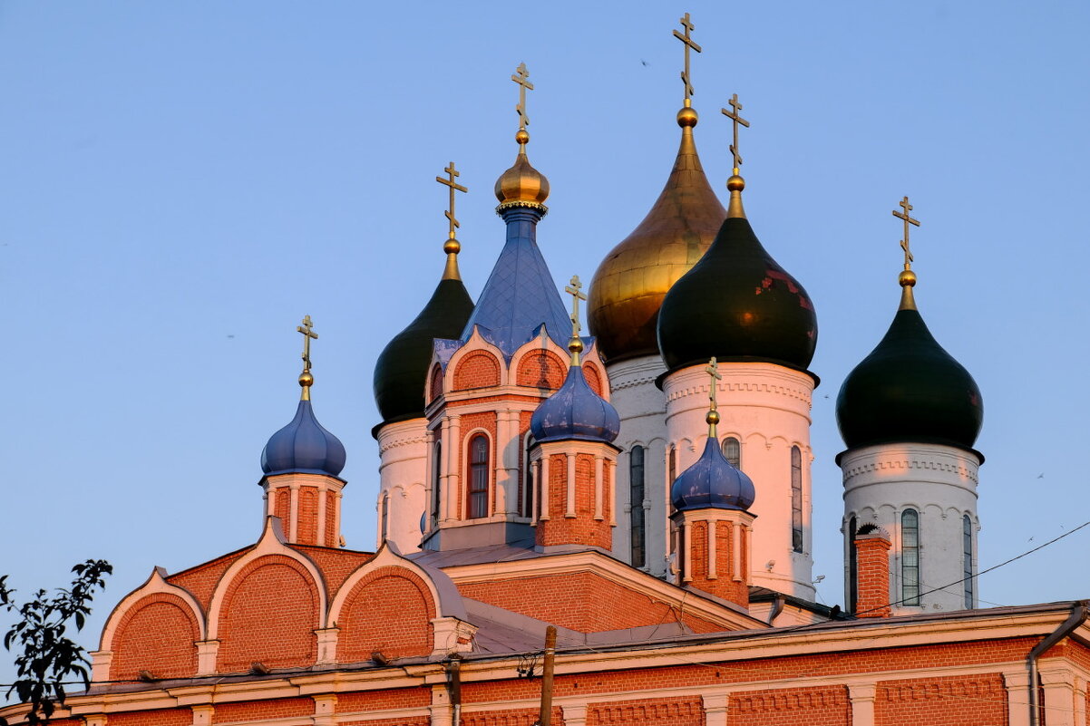 Кто то коллекционирует куполы - Георгий А Кто то коллекционирует куполы - Георгий А