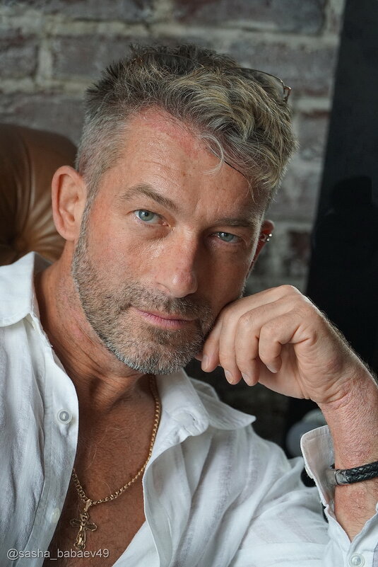 Ты думал, что с хорошей можно все Вернуться, если где-то занесет - Саша Бабаев Ты думал, что с хорошей можно все Вернуться, если где-то занесет - Саша Бабаев