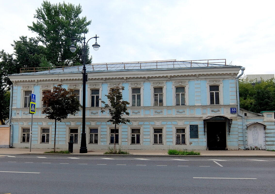 В этом старинном доме находится мастерская скульптора В.М.Клыкова. - Люба 