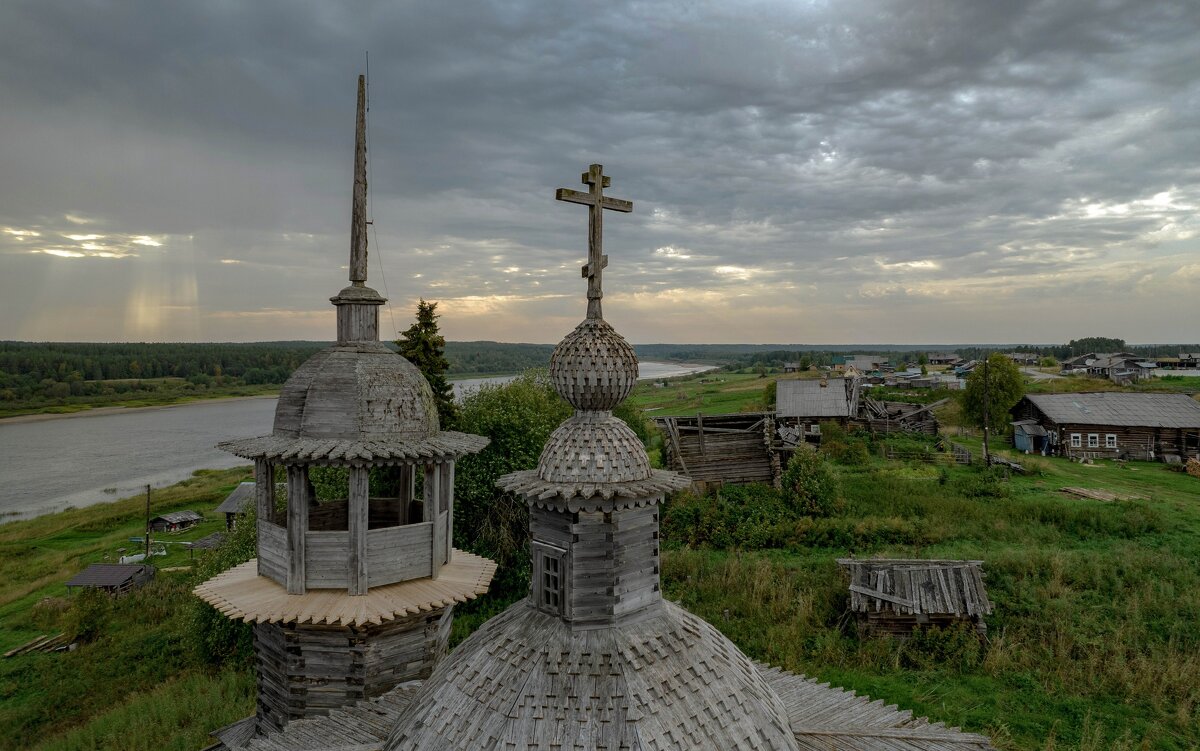 Деревянная часовня, приписанная к храму в Онежье. Построена в 1838. Четверик, перекрытый купольным с - Дмитрий Иванов