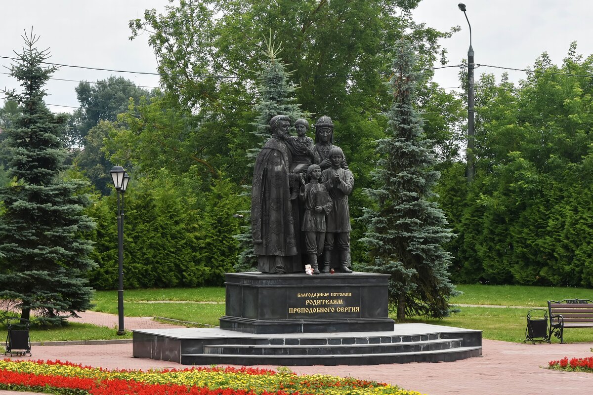 Московская область. Город Сергиев-Посад. Благодарные потомки Родителям Преподобного Сергия. - Наташа *****