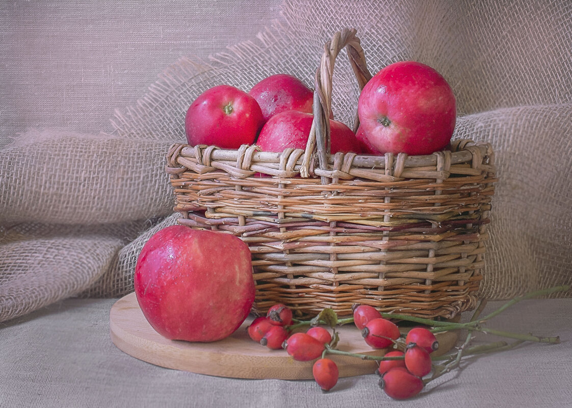 Яблочки. - Людмила 