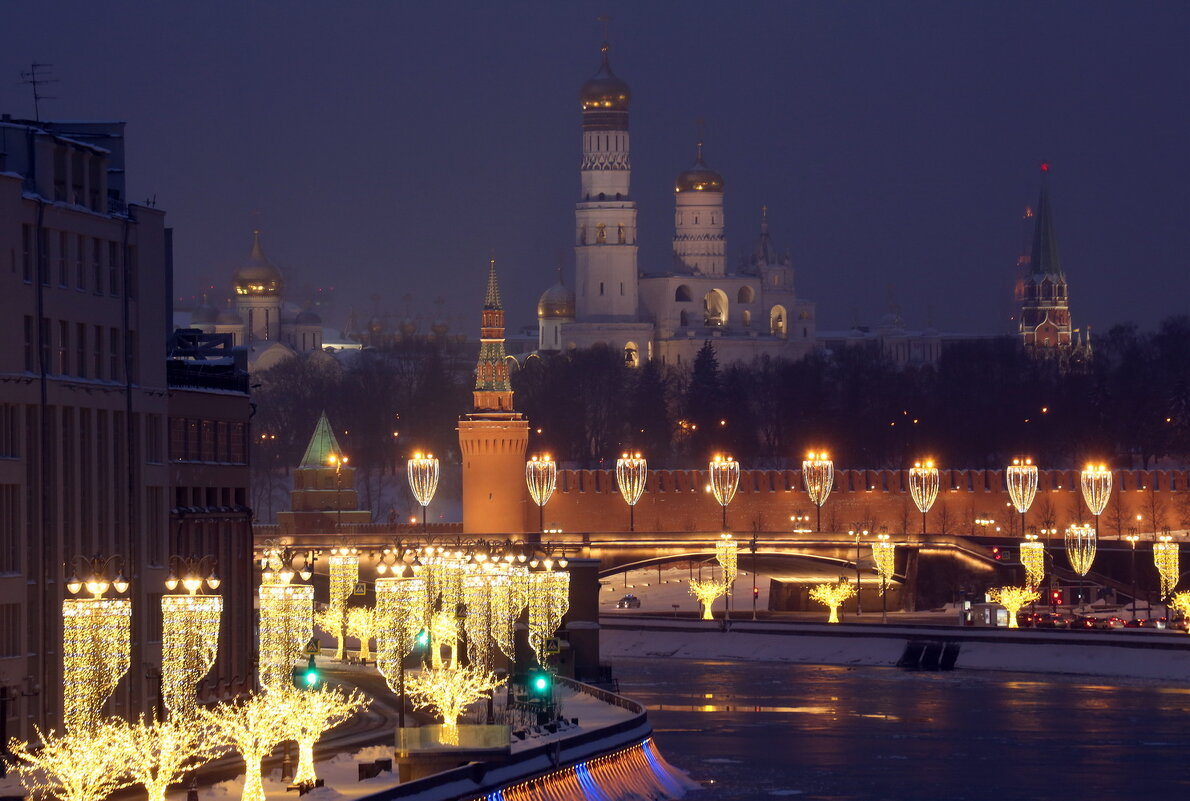 Кремль с Устьинского моста утром - Михаил Бибичков Кремль с Устьинского моста утром - Михаил Бибичков