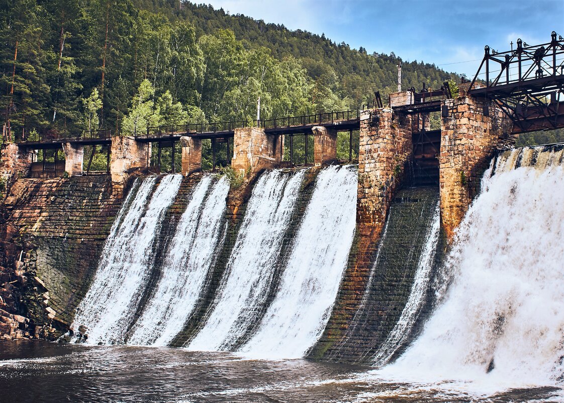 Порожская ГЭС на реке Большая Сатка. Посёлок Пороги. - Василий Дворецкий Порожская ГЭС на реке Большая Сатка. Посёлок Пороги. - Василий Дворецкий