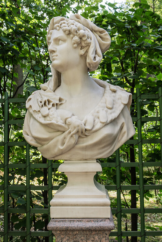 В Летнем саду - Ирина Соловьёва В Летнем саду - Ирина Соловьёва