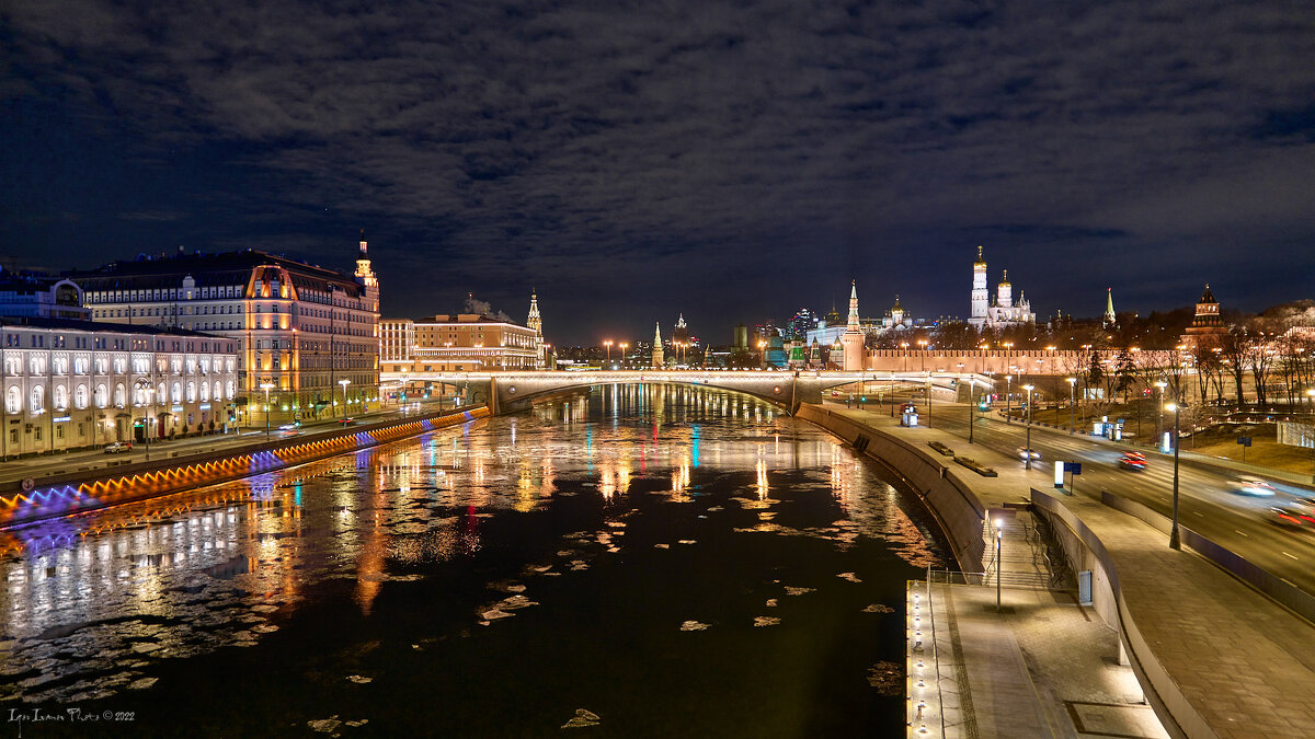 Москва, вид  с Парящего моста на Кремль и Большой Москворецкий мост - Игорь Иванов