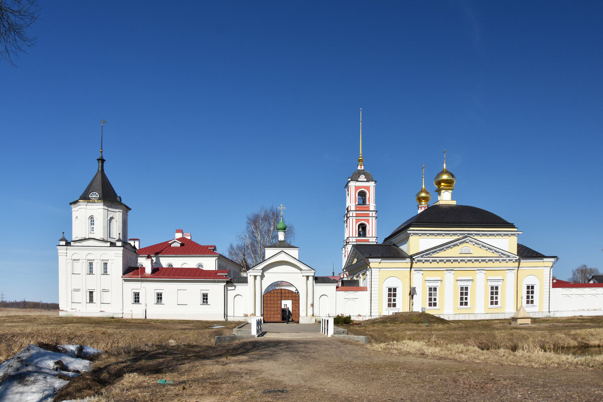 Ярославская область. Ростов Великий. Троице-Сергиев Варницкий монастырь. - Наташа *****