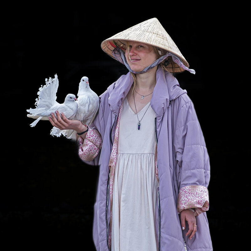 Девочка с голубями. - Александр 