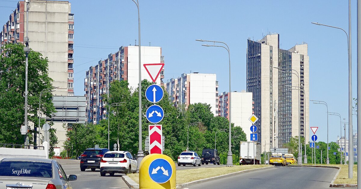 Ленинский проспект, впереди ЦДТ - Сергей Антонов