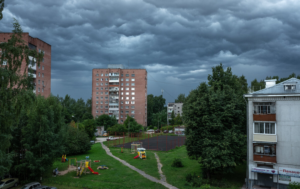 "Наклонилось вдруг небо ниже..." - Михаил "Skipper" "Наклонилось вдруг небо ниже..." - Михаил "Skipper"