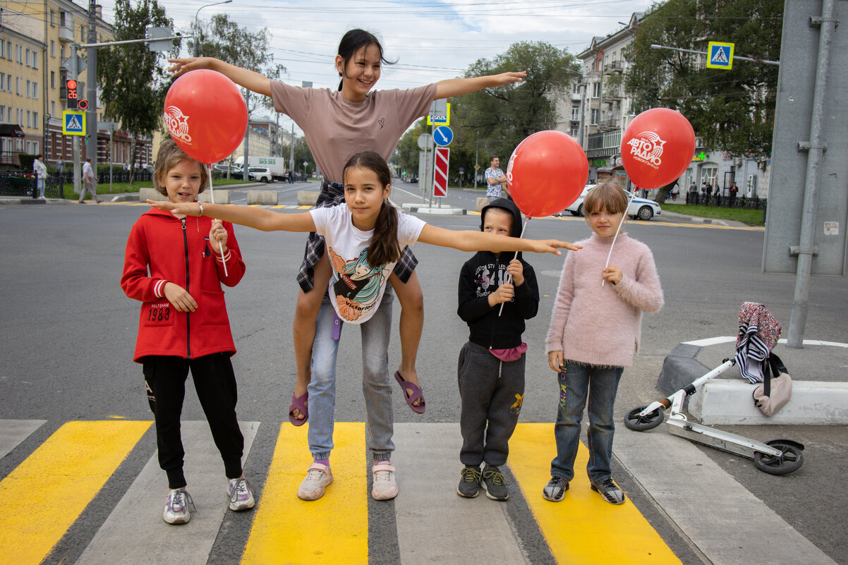 В ожидании выступления пилотажной группы "Стрижи" - Валерий Михмель В ожидании выступления пилотажной группы "Стрижи" - Валерий Михмель