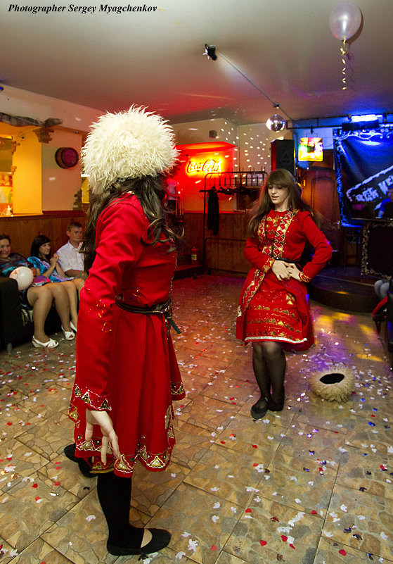 Танцовщицы зажигают - Сергей Мягченков Танцовщицы зажигают - Сергей Мягченков