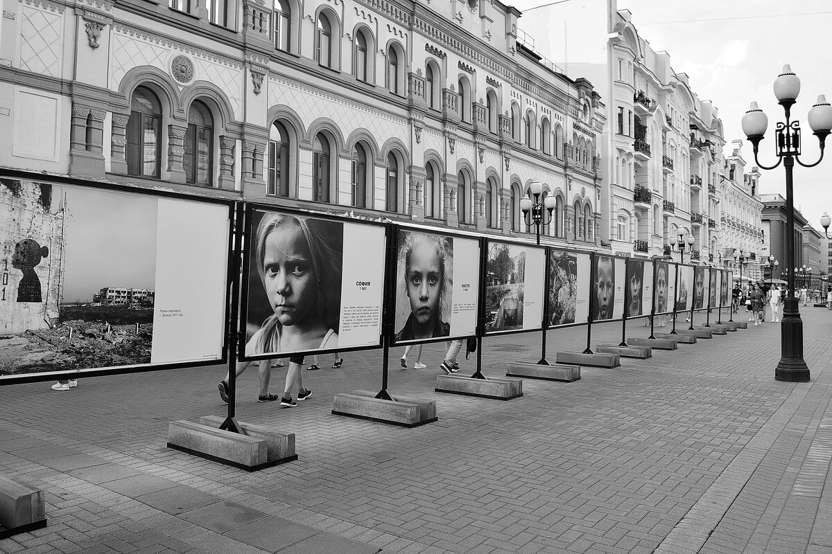 Фотографии с историями и воспоминаниями малышей, которые увидели и почувствовали войну на себе. - Татьяна Помогалова