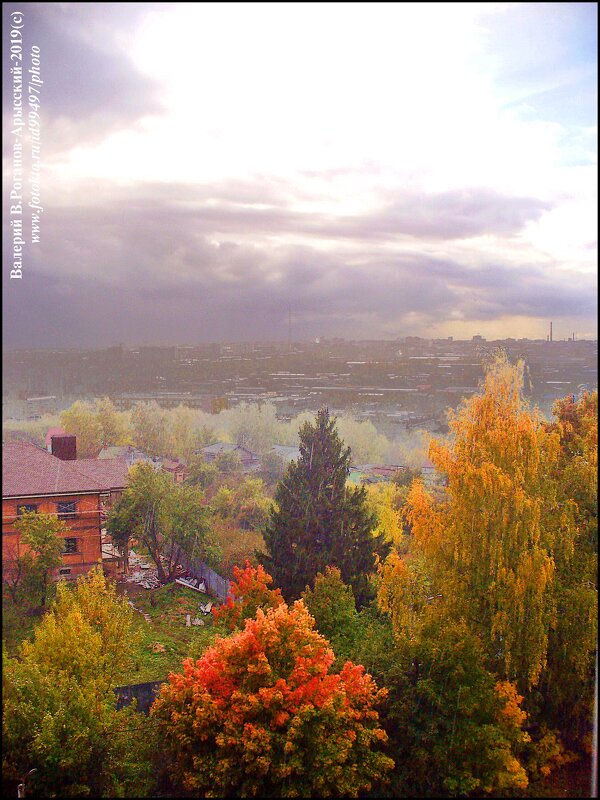 Октябрь - Валерий Викторович РОГАНОВ-АРЫССКИЙ Октябрь - Валерий Викторович РОГАНОВ-АРЫССКИЙ