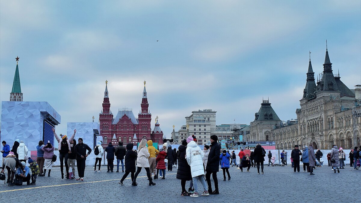 Красная площадь наполовину закрыта, идёт подготовка к мероприятию. - Татьяна Помогалова