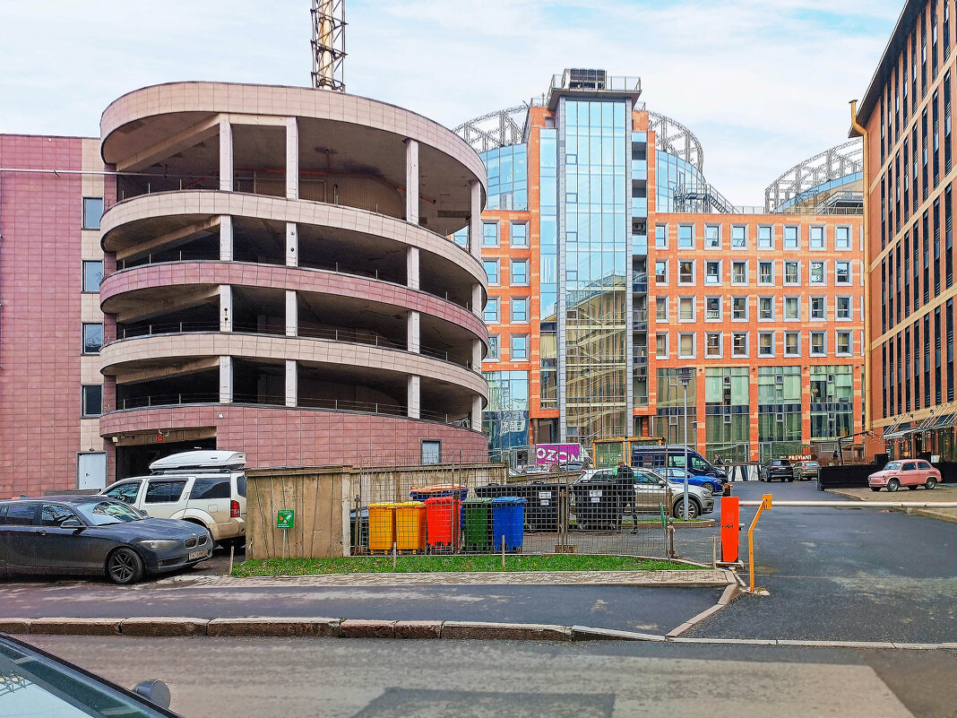 Современная архитектура в стиле "Хайтек" на улице Академика Павлова в СПБ - Стальбаум Юрий Современная архитектура в стиле "Хайтек" на улице Академика Павлова в СПБ - Стальбаум Юрий