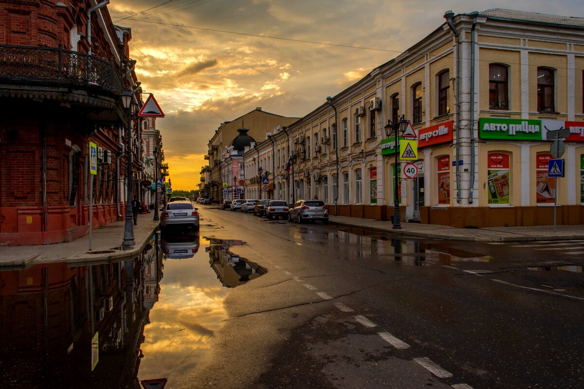 Астрахань. Никольская. Вечер после дождя - Владимир Жуков