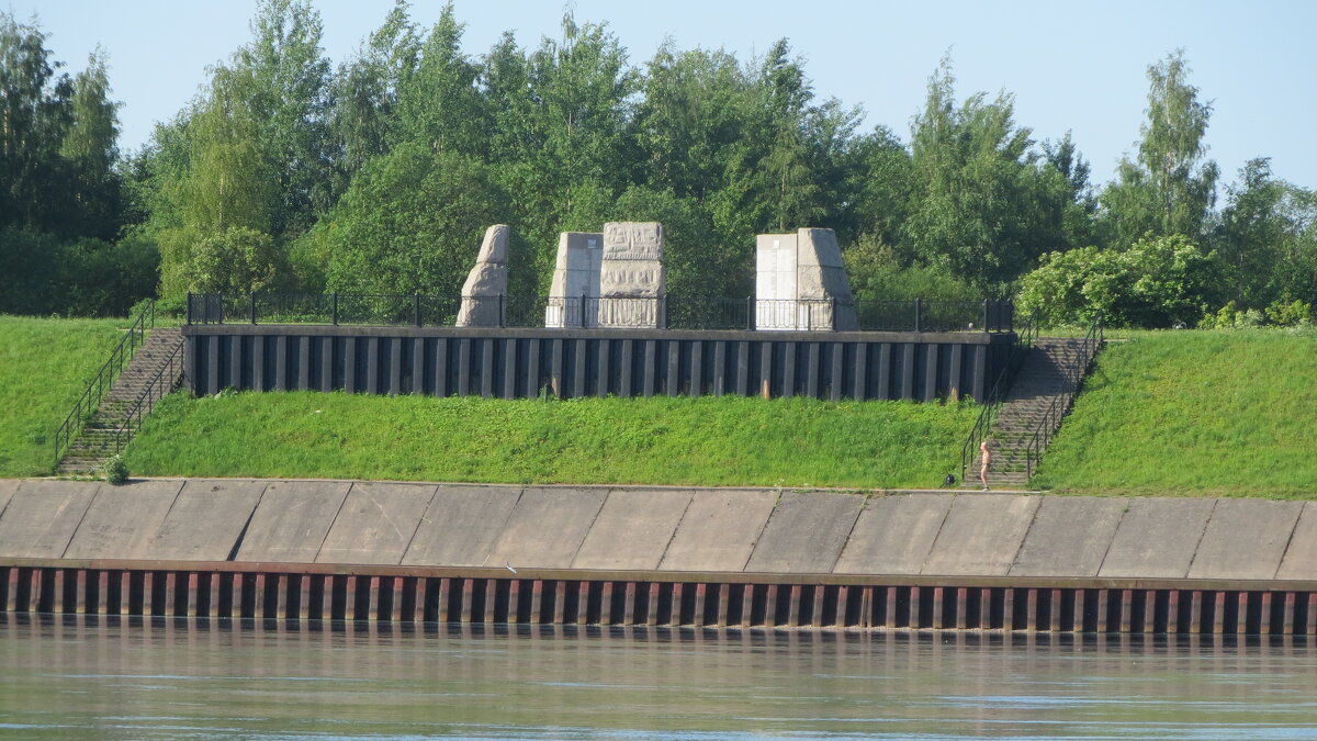 Воинское мемориальное захоронение советских солдат 1941-1944гг. в пос. Кормчино - alemigun 