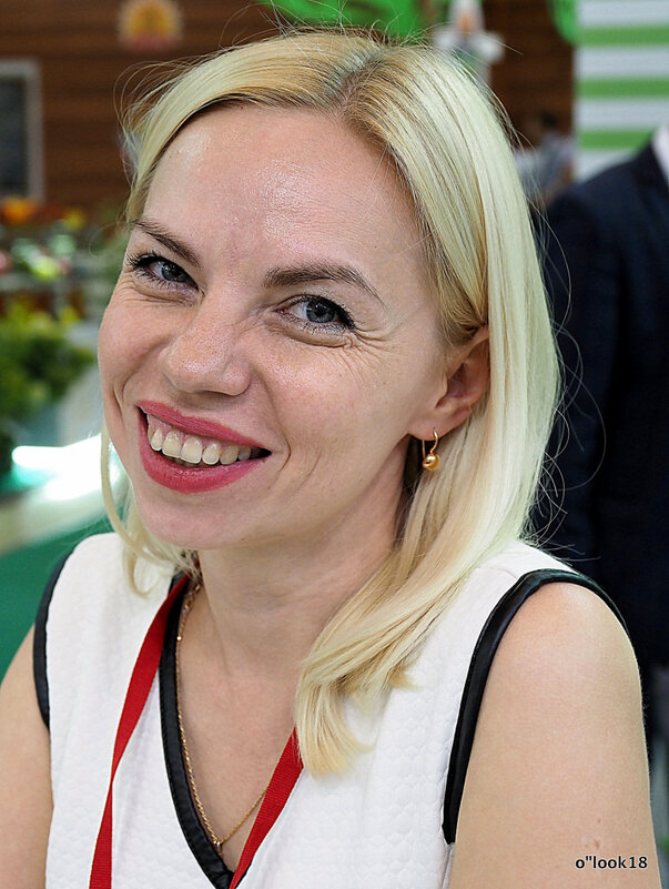 женские лики от улыбки - Олег Лукьянов женские лики от улыбки - Олег Лукьянов