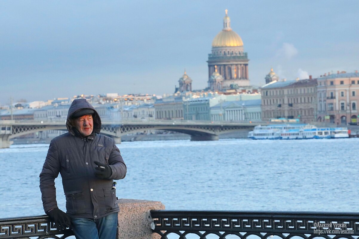 На набережной - Алексей Чуркин