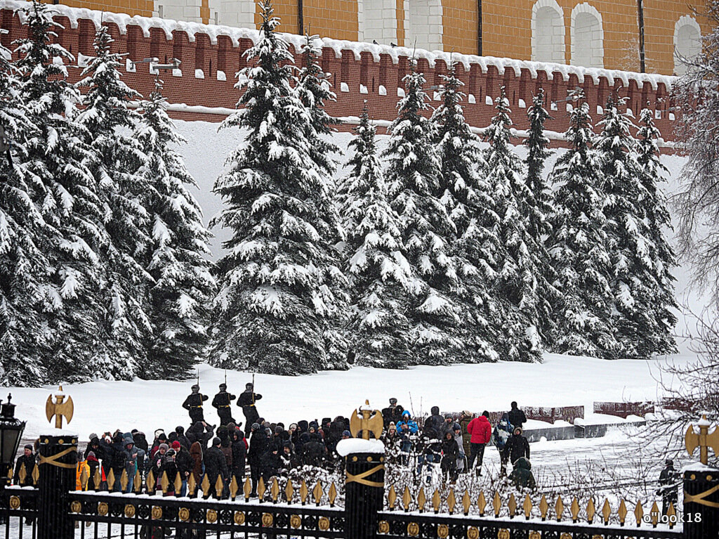 с наступающим - Олег Лукьянов с наступающим - Олег Лукьянов